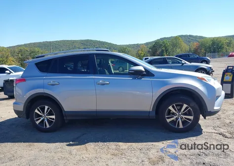 2018 Toyota Rav4 Xle z USA, uszkodzony, nr VIN JTMRFREVXJD234591